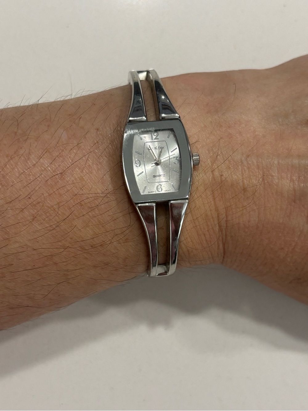 Cici & Faye Silver Tone Quartz Bracelet Watch Extra links 7 1/8”